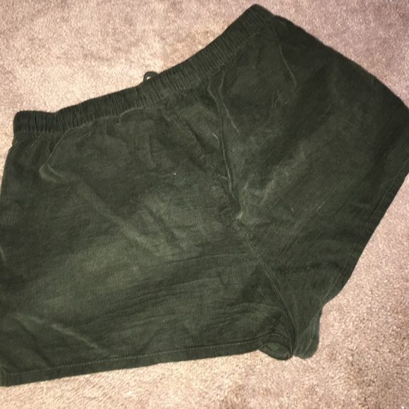 Velvet green shorts - Picture 4 of 4