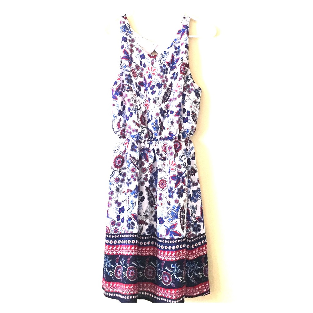 FINAL SALE!! FLORAL DRESS  SIZE M WHITE RED BLUE