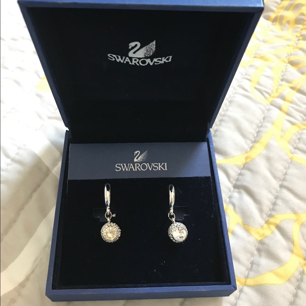 Cute Swarovski clip on earrings!!