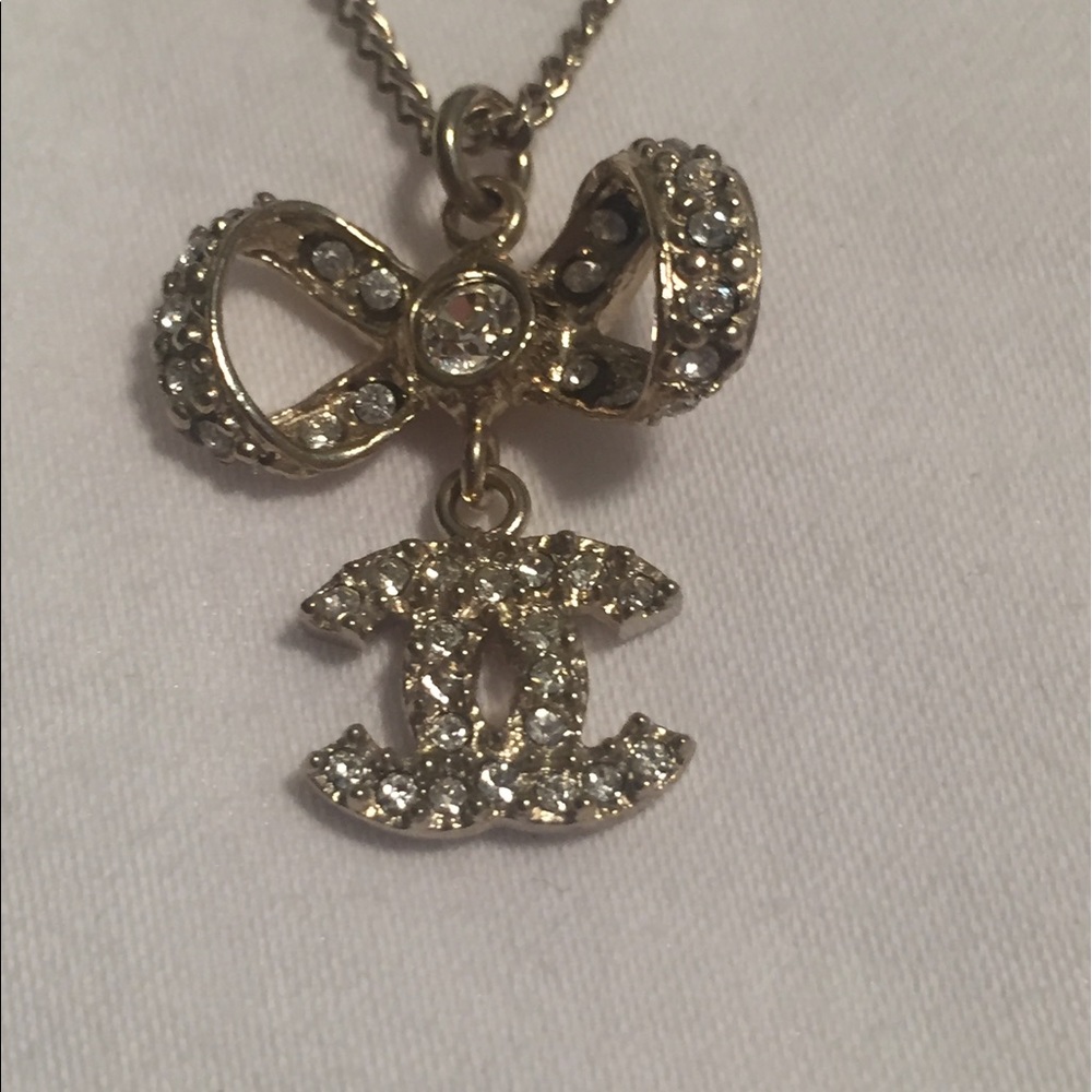 Chanel bow & logo necklace