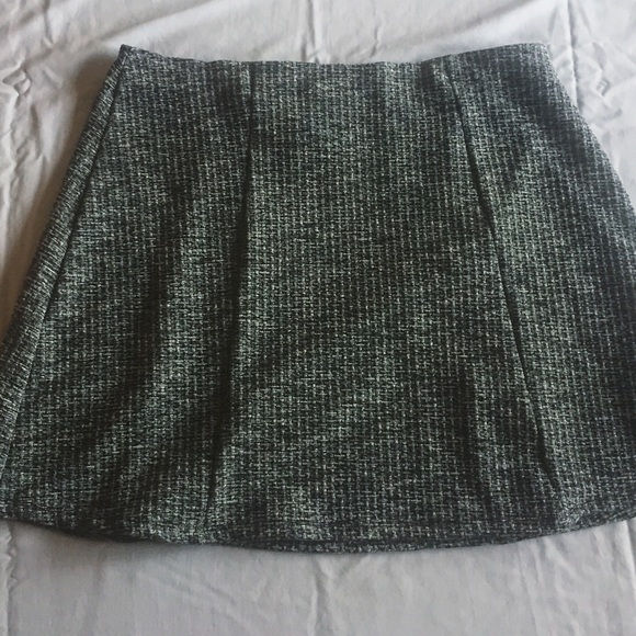 H&M gray textured skirt - Picture 1 of 3