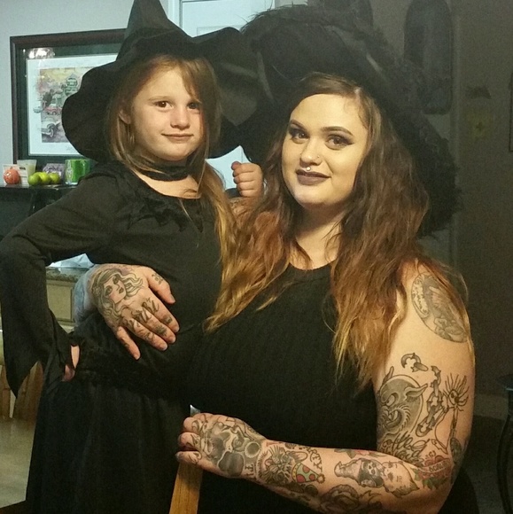 Meet your Posher, Kristine - Picture 2 of 2