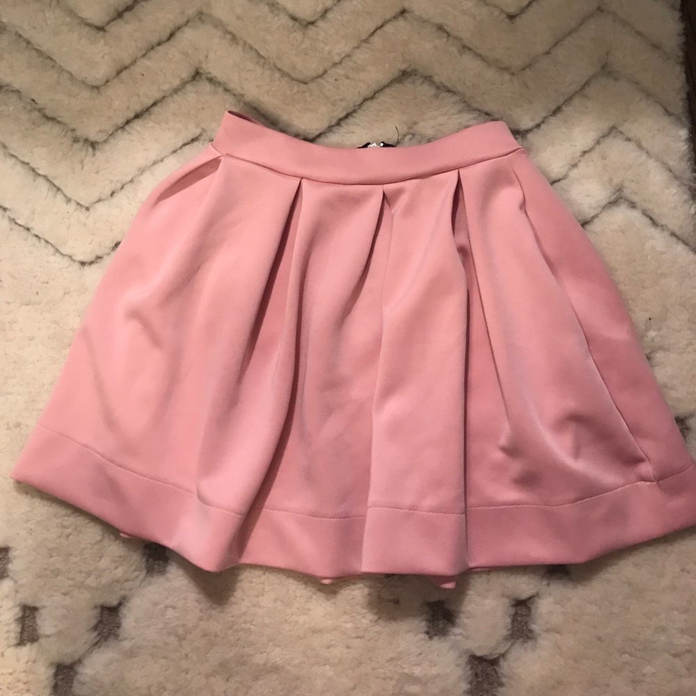 Pink pleated skirt