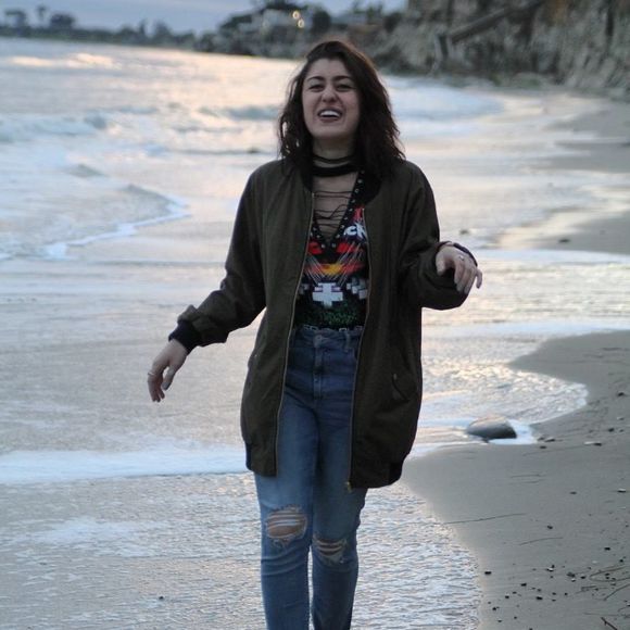 Meet your Posher, Hayley - Picture 1 of 1