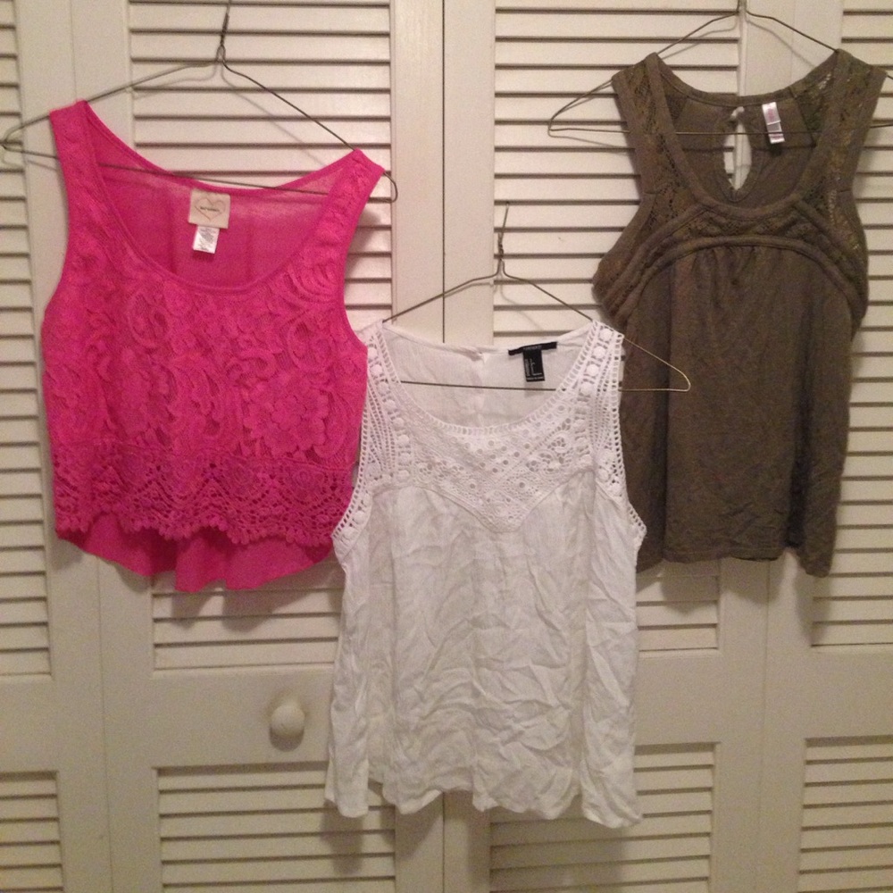 ✔️Price drop. Bundle of 3 Summer tops