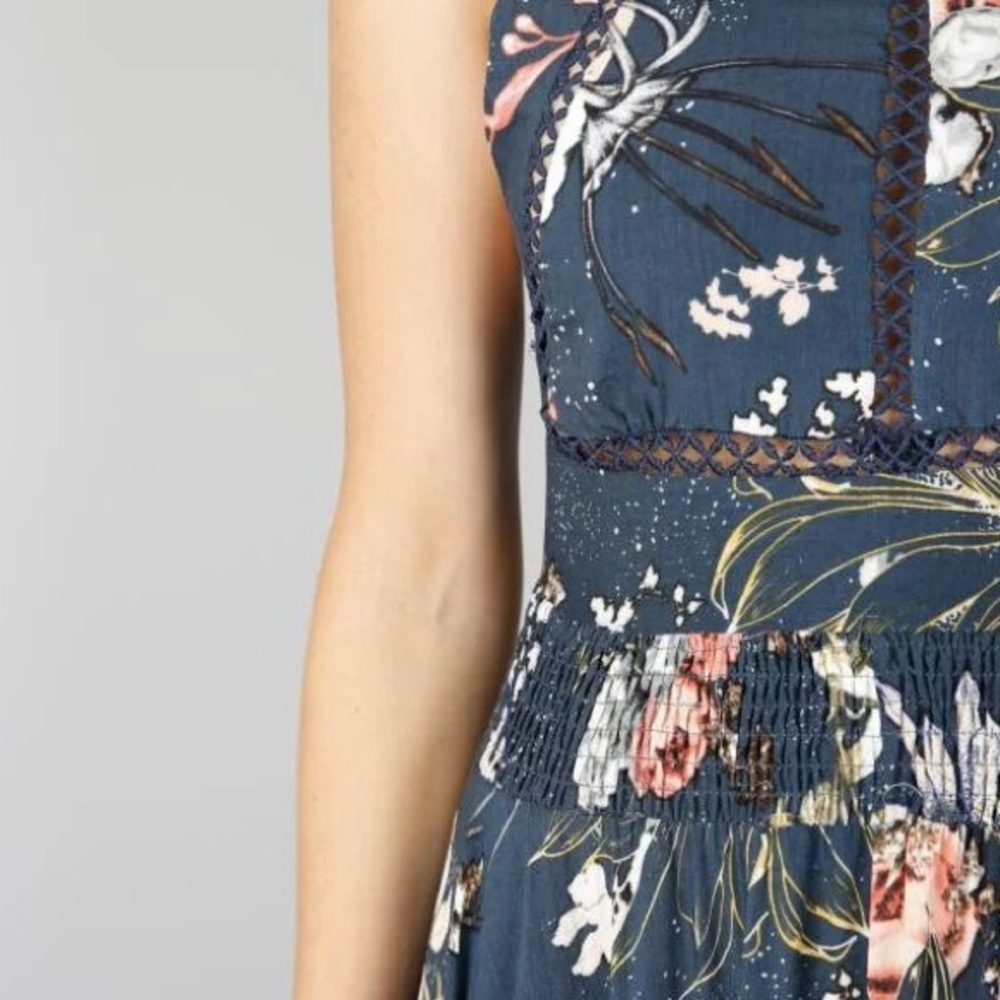 ✨ Open Back Blue Floral Halter Slit Maxi Dress - Picture 4 of 6