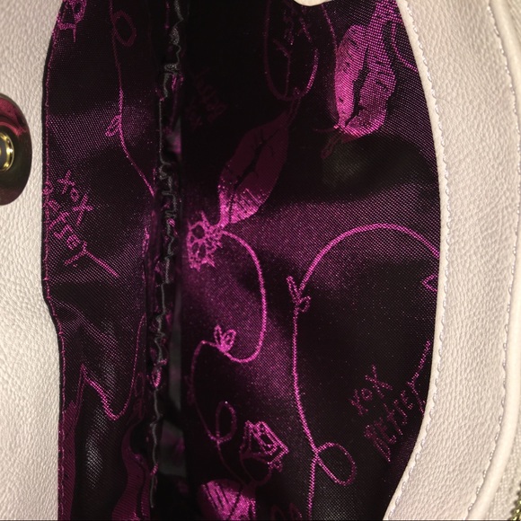 ❤️SOLD❤️Betsey Johnson Dome Sand Purse - Picture 4 of 5