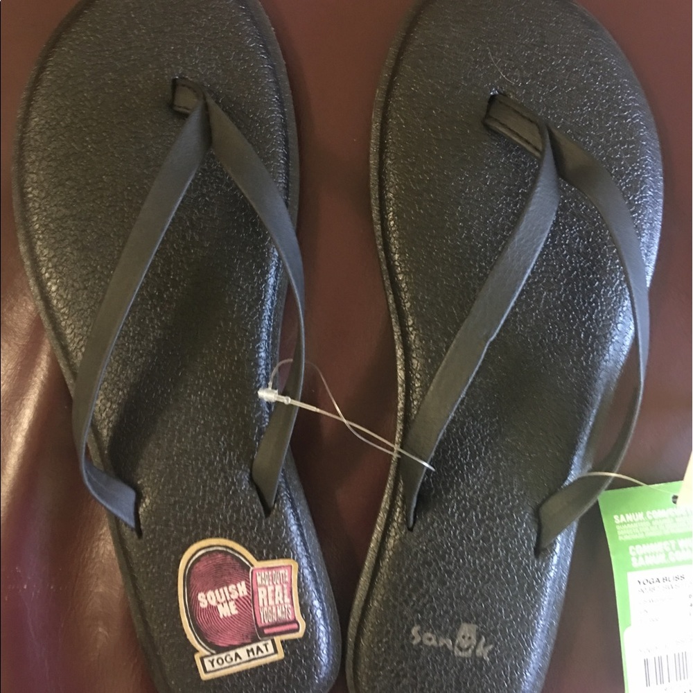 Black Sanuk Yoga Flip Flops