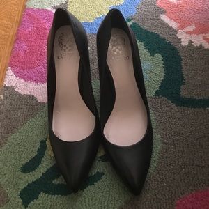 Vince Camuto black pumps 10
