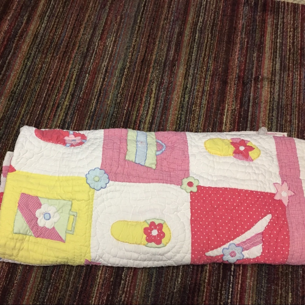 A pottery barn bed comforter