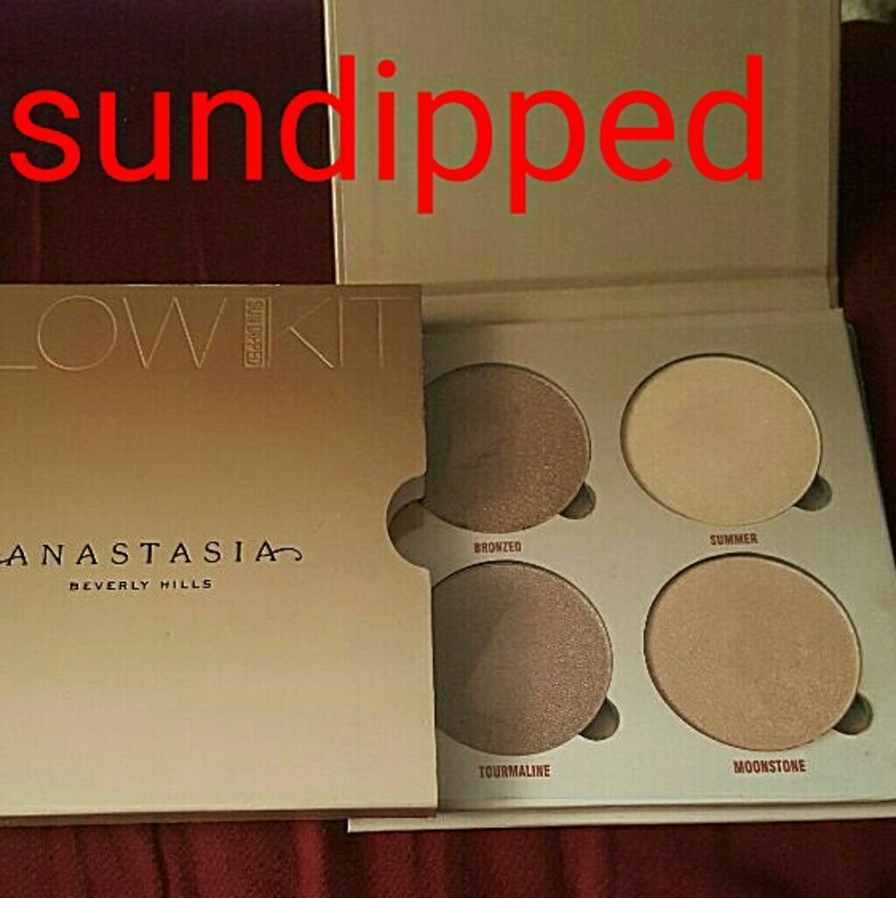 Anastasia Beverly Hills Glow kit in Sundipped