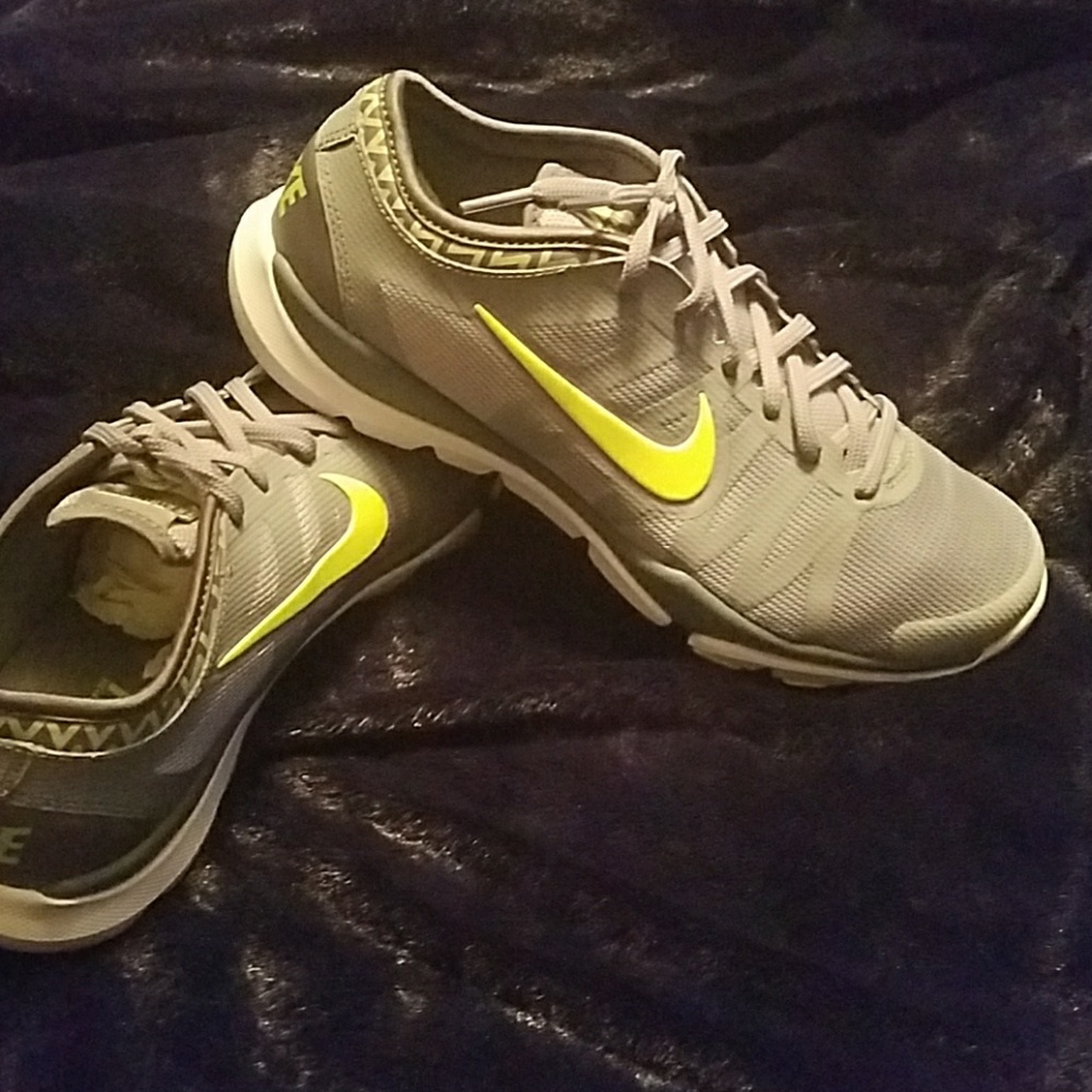 Women's nike sneakers