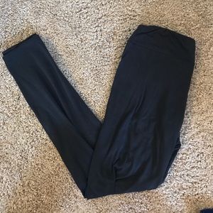 SOLID BLACK LulaRoe Leggings