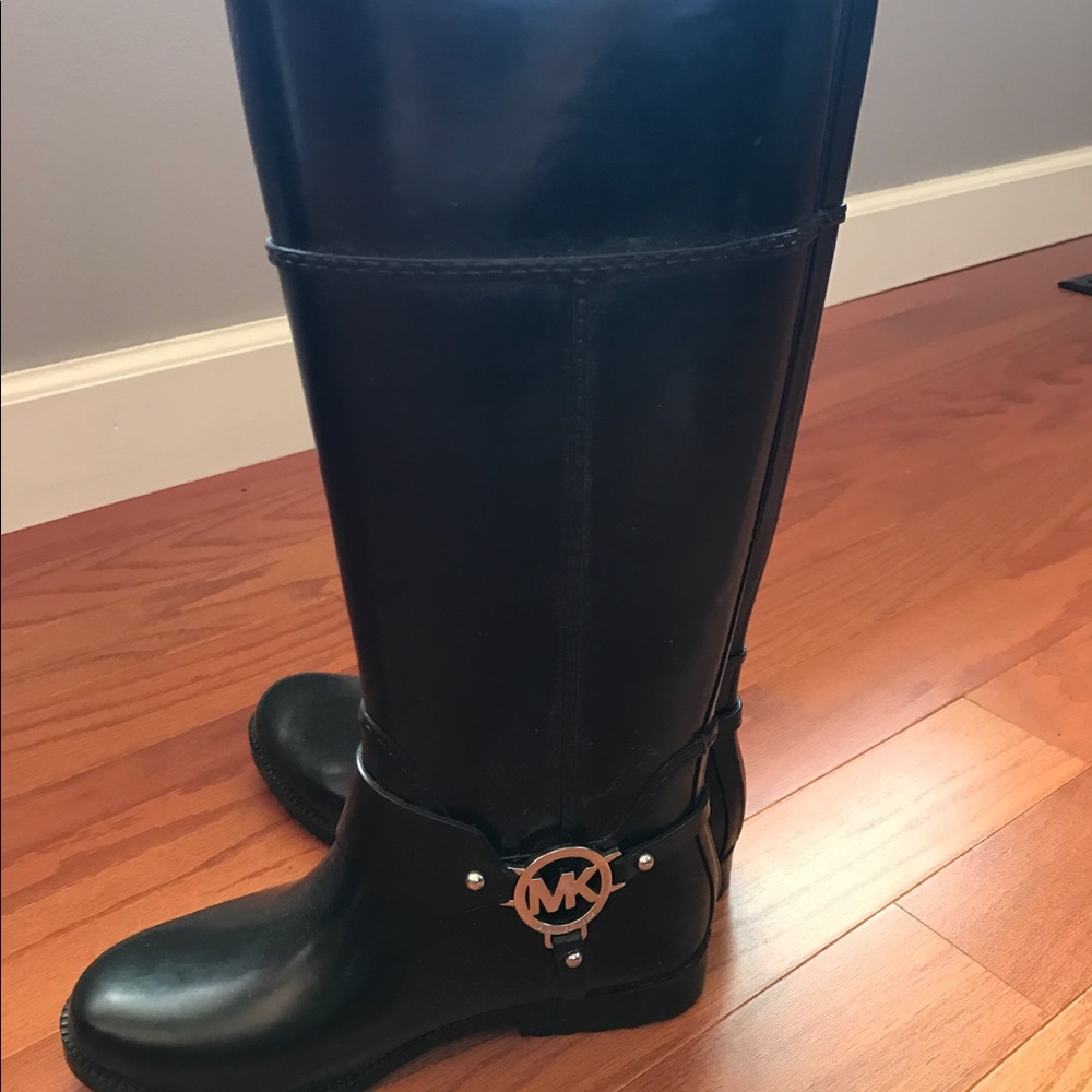 Brand new Michael Kors boots size 6