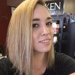 Meet your Posher, Danae