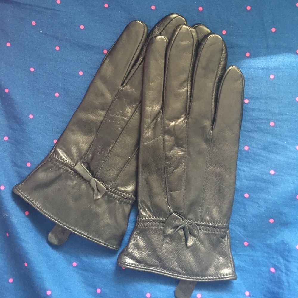 Leather gloves with Bow detail