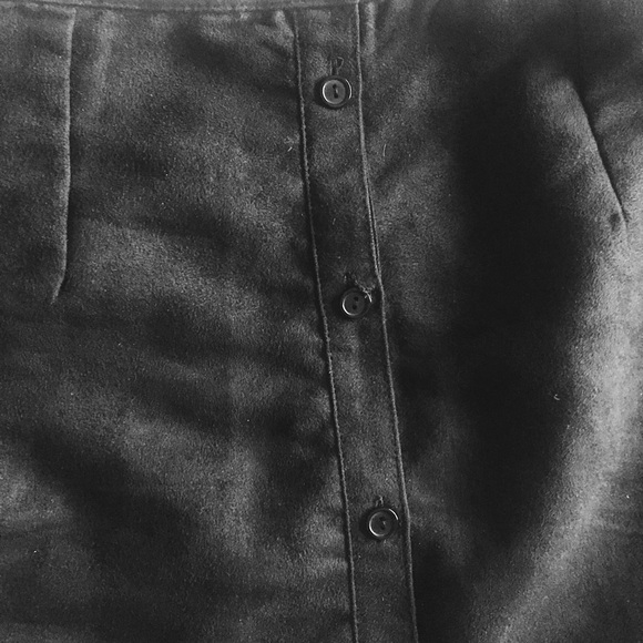 Charlotte Russe black faux suede button up skirt - Picture 3 of 3