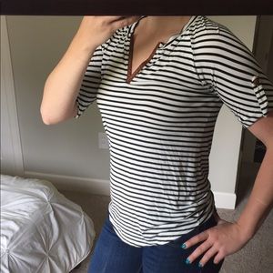 Black and white striped 3/4 sleeve top