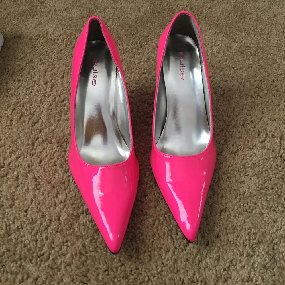 Gorgeous neon pink stilettos💗