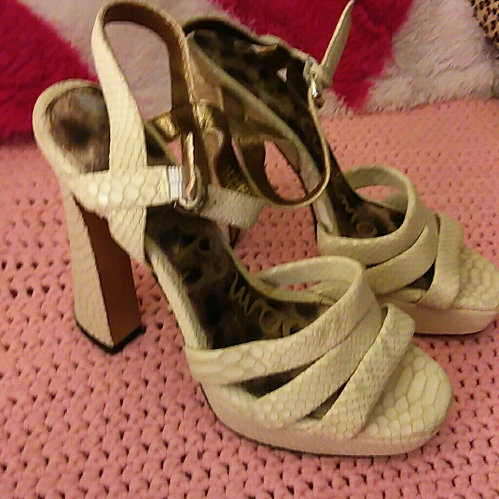 TARYN SANDAL CREAM REPTILE TEXTURED