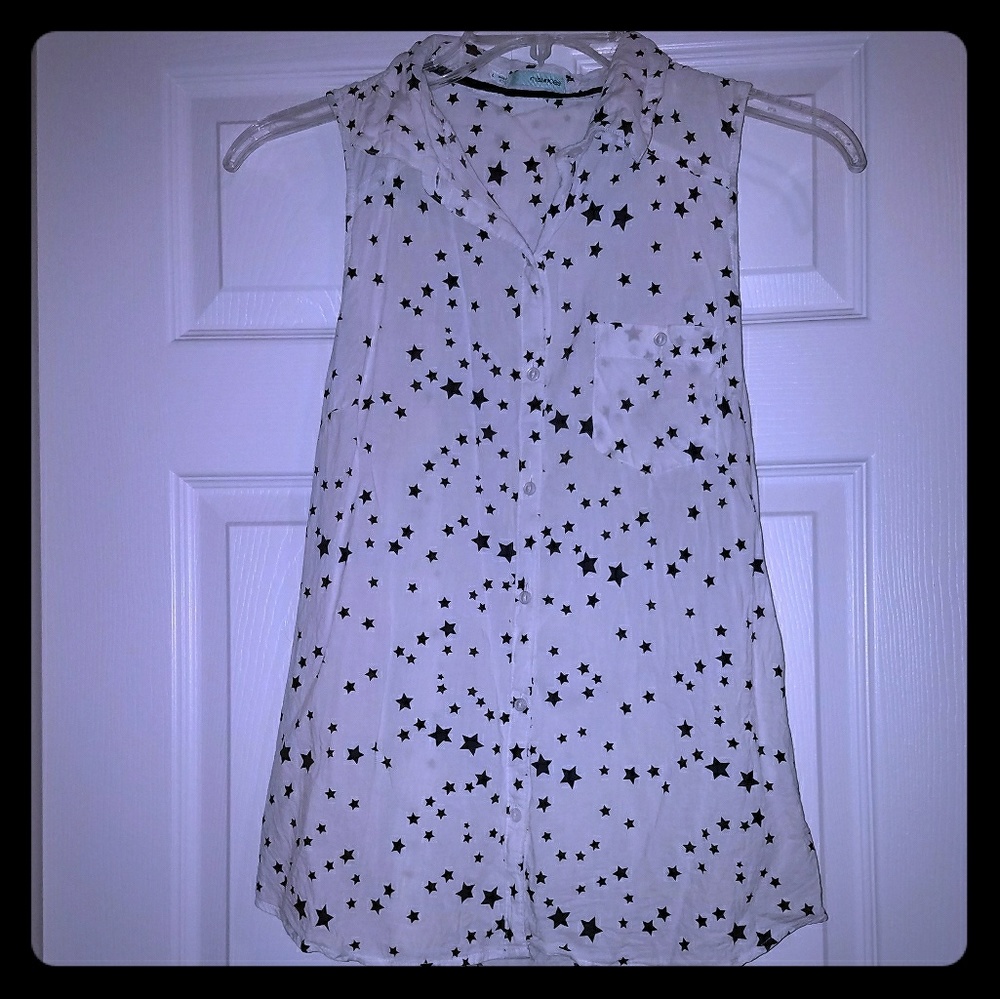 Maurices Sleeveless Button Up
