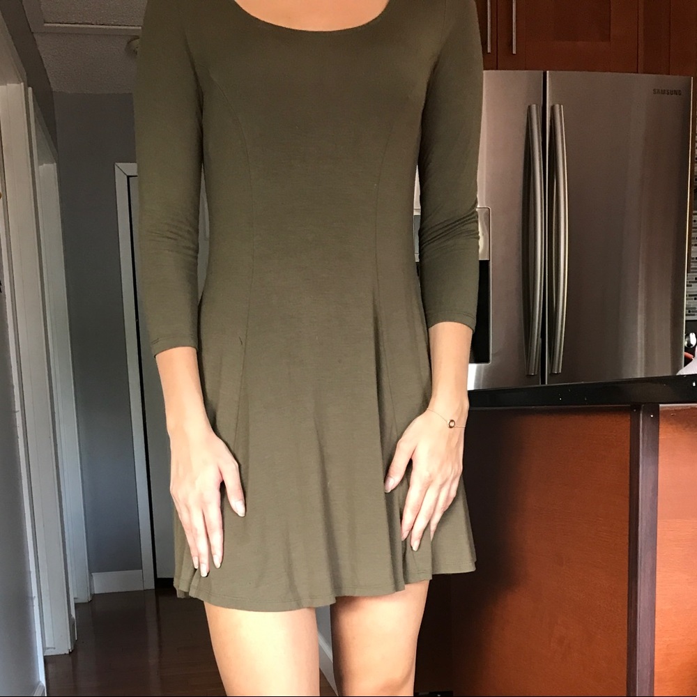 Super soft olive quarter sleeve dress size M