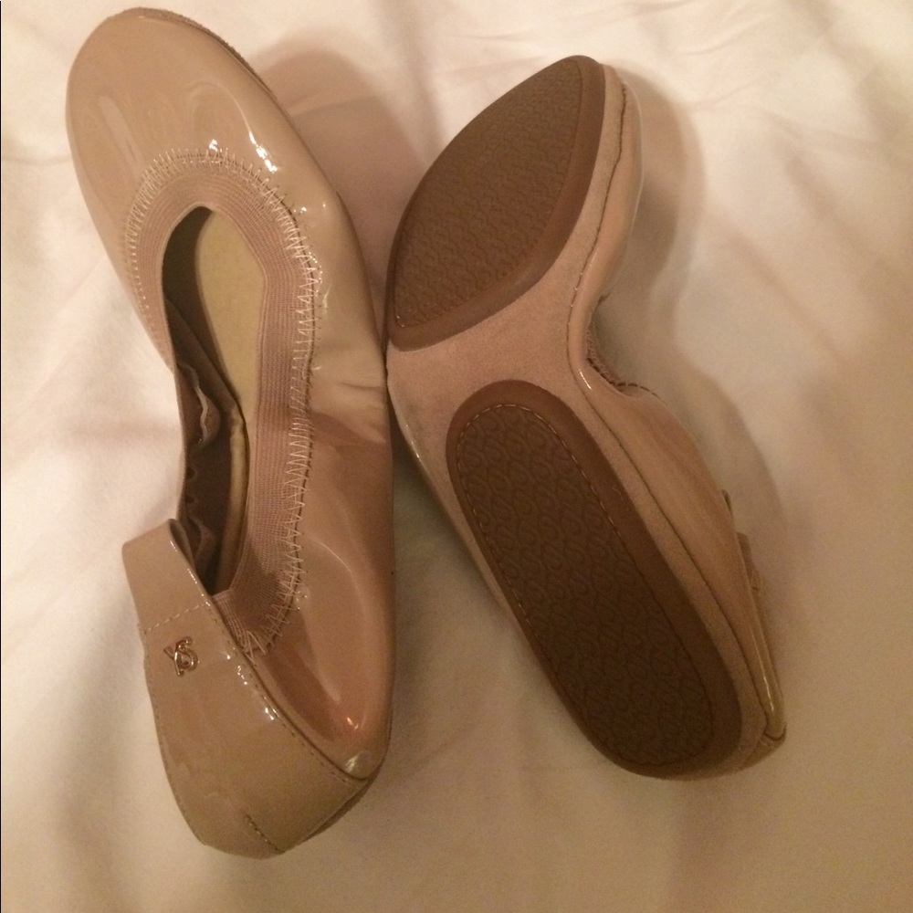 Neutral flats - Picture 2 of 2
