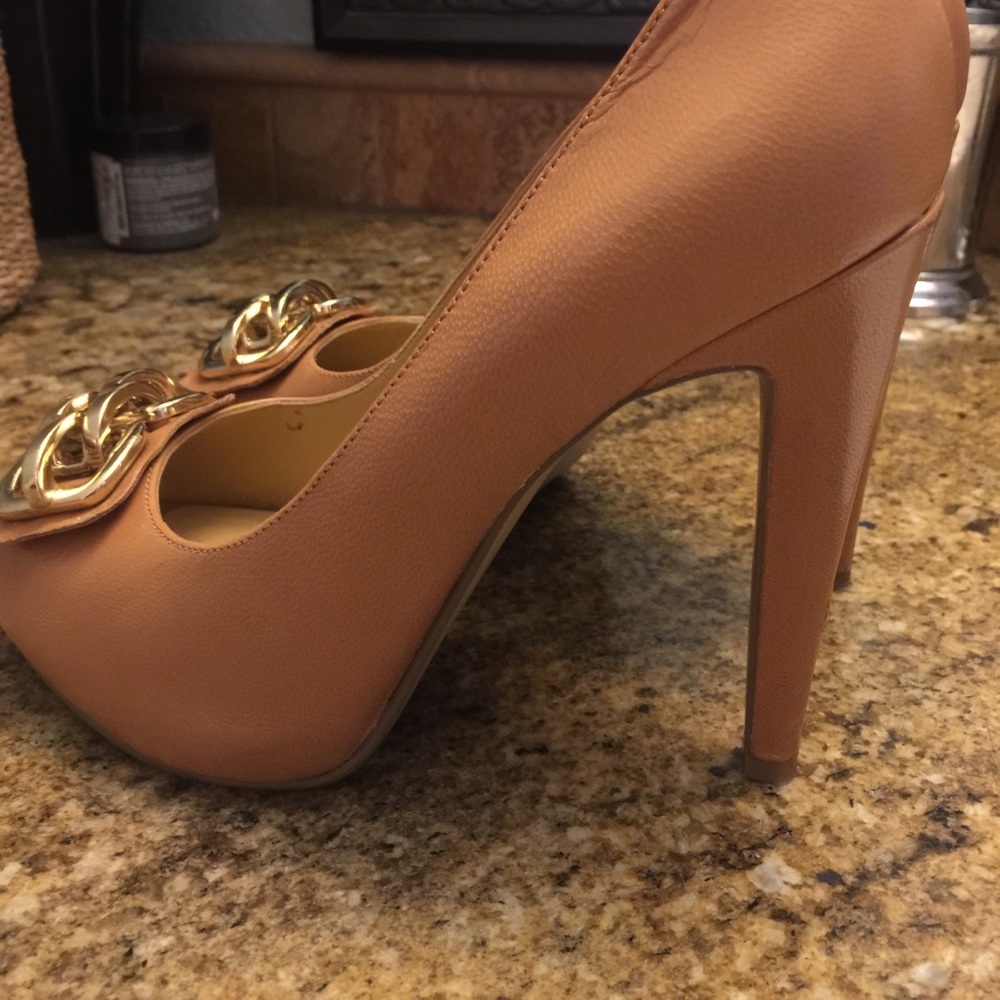 Heels - Picture 2 of 3