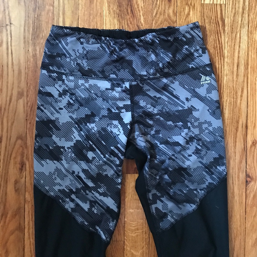 Lightweight stylish leggings with sheer stripe