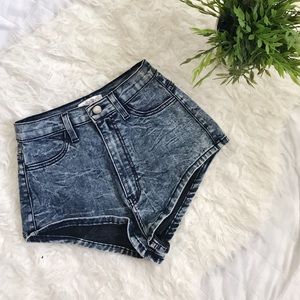 MAKE AN OFFR! highwaisted shorts extremely cheeky!