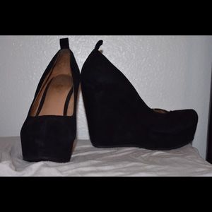 Black Aldo wedges