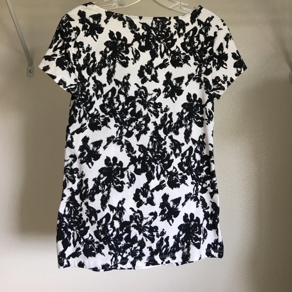 Ann Taylor white w/ black floral print - Picture 2 of 5