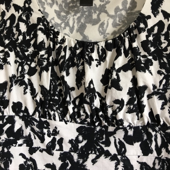 Ann Taylor white w/ black floral print - Picture 5 of 5