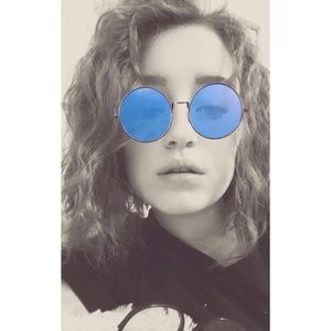 Meet your Posher, Aurora