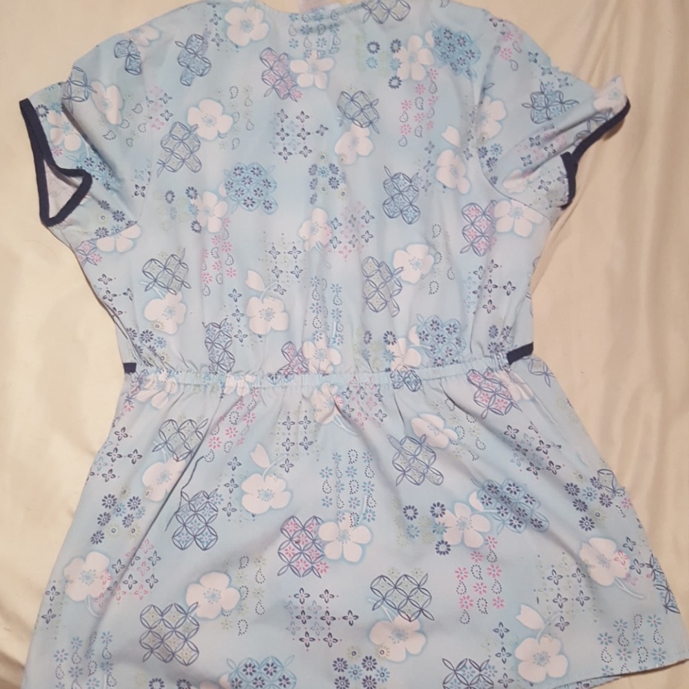 Scrub Top - Picture 2 of 4