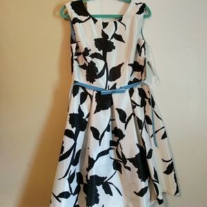 Black White floral fit and flare belted dress BNWT