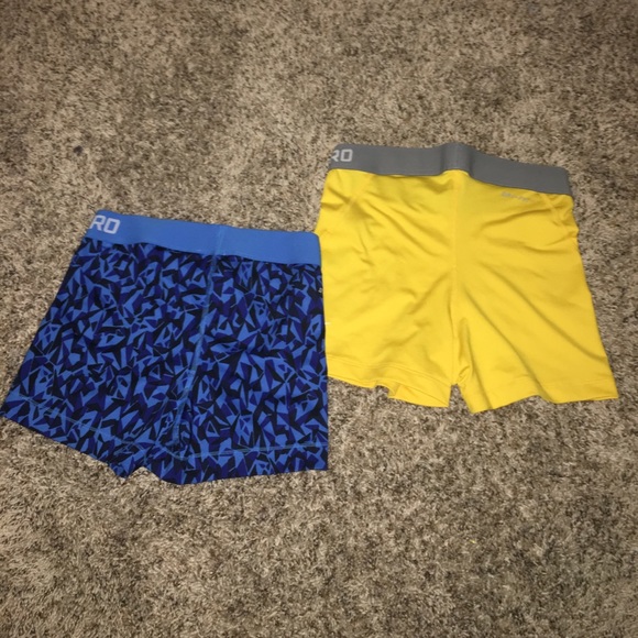 Nike pros compression shorts - Picture 2 of 4