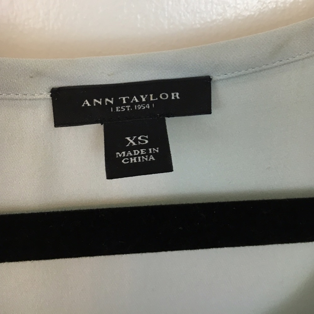 {Ann Taylor} Semi-Sheer Shell Top - Picture 7 of 7