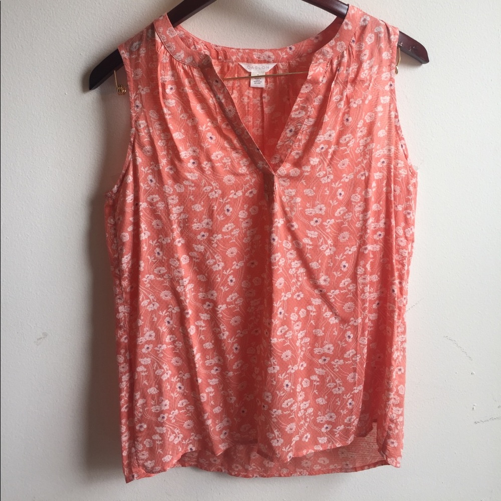 NWOT Caslon floral-patterned sleeveless blouse