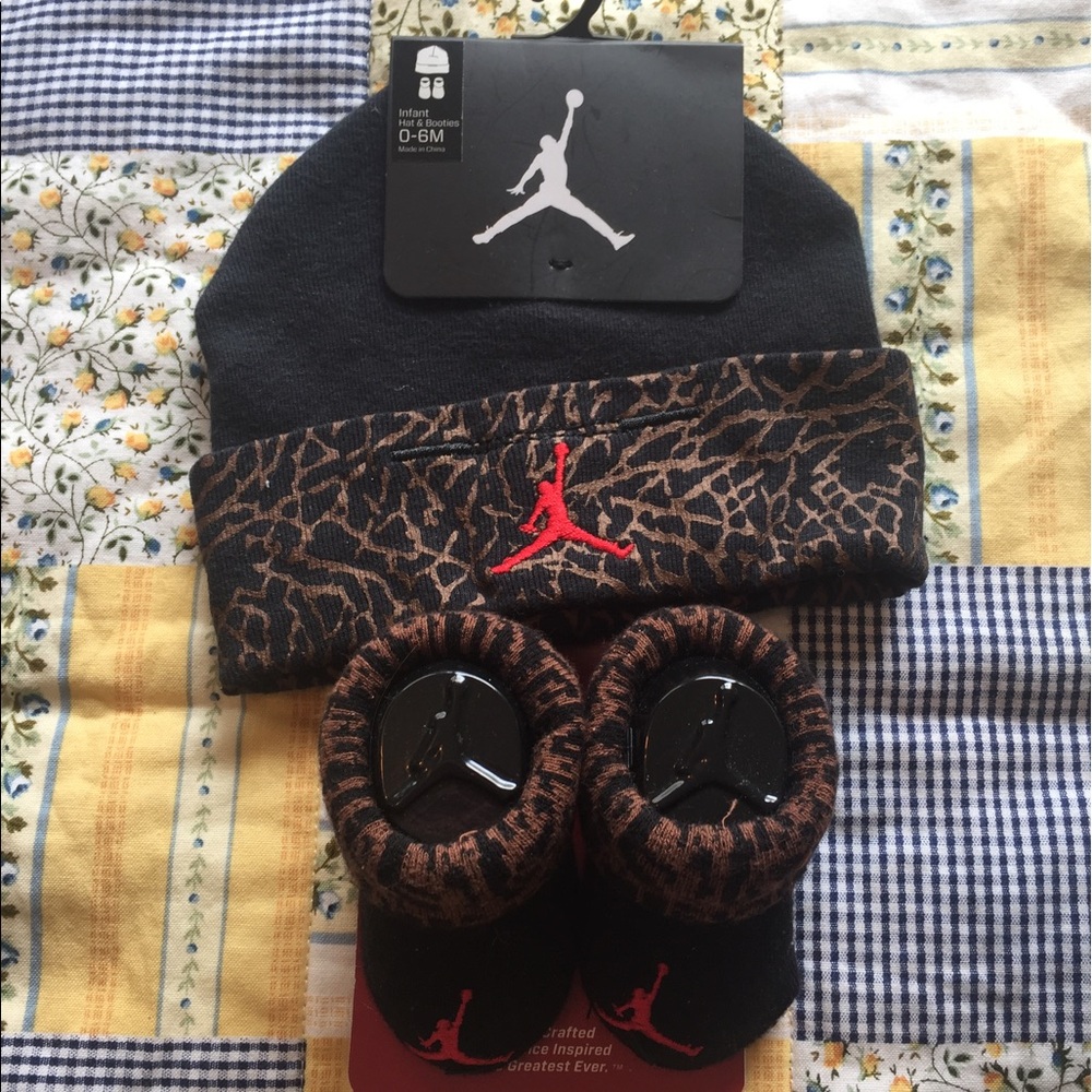 Jordan infant hat and booties set