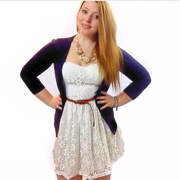 Strapless sweetheart white lace dress with belt - Picture 2 of 5