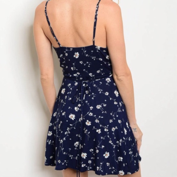 Last 1!!! Small Navy Floral wrap dress - Picture 2 of 4