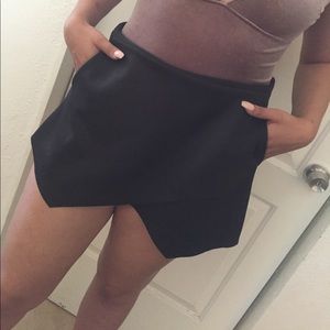 Black skort