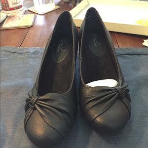 Black dress shoes
