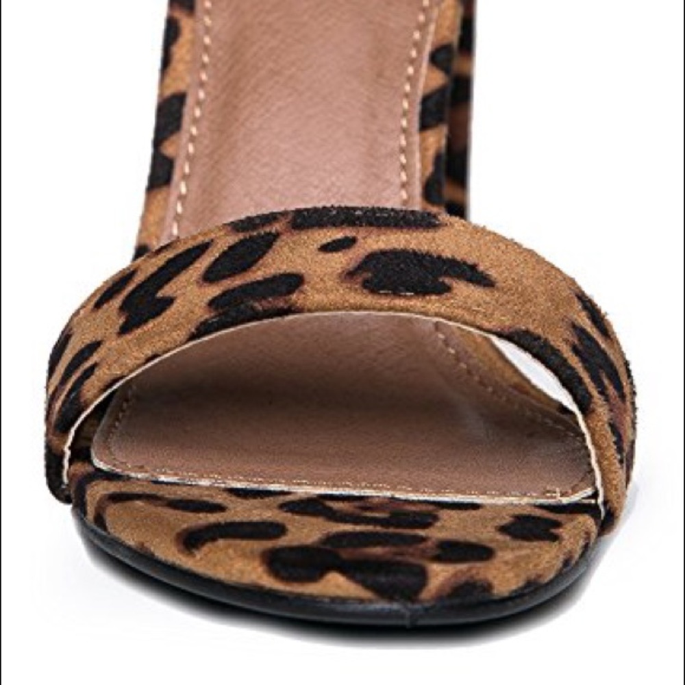 🆕 Leopard Print Ankle Strap Chunky Heels - Picture 3 of 6