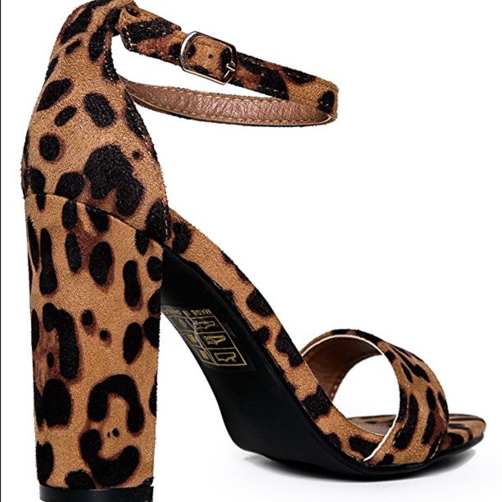 🆕 Leopard Print Ankle Strap Chunky Heels - Picture 4 of 6