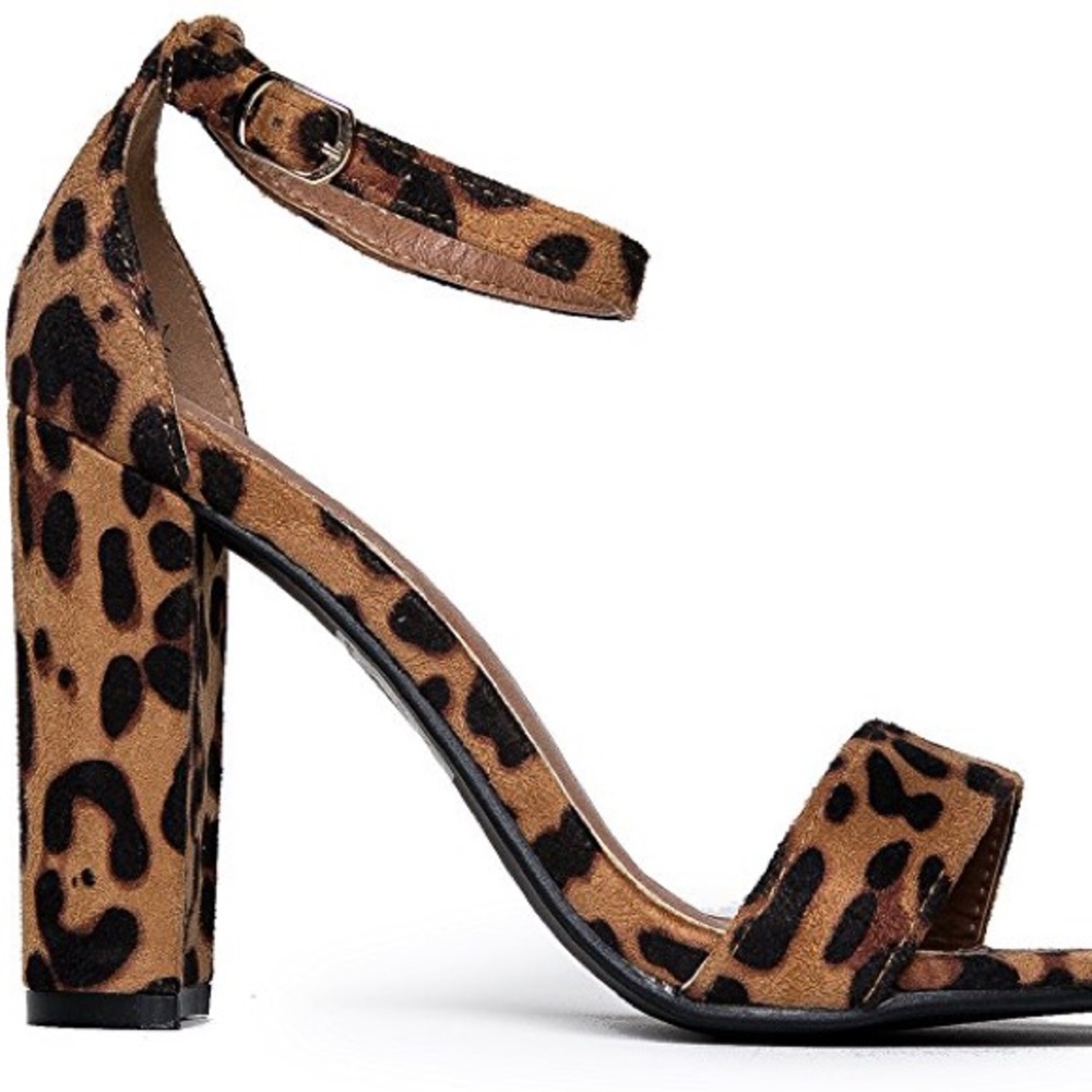 🆕 Leopard Print Ankle Strap Chunky Heels - Picture 5 of 6
