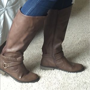 Wide-calf brown boots