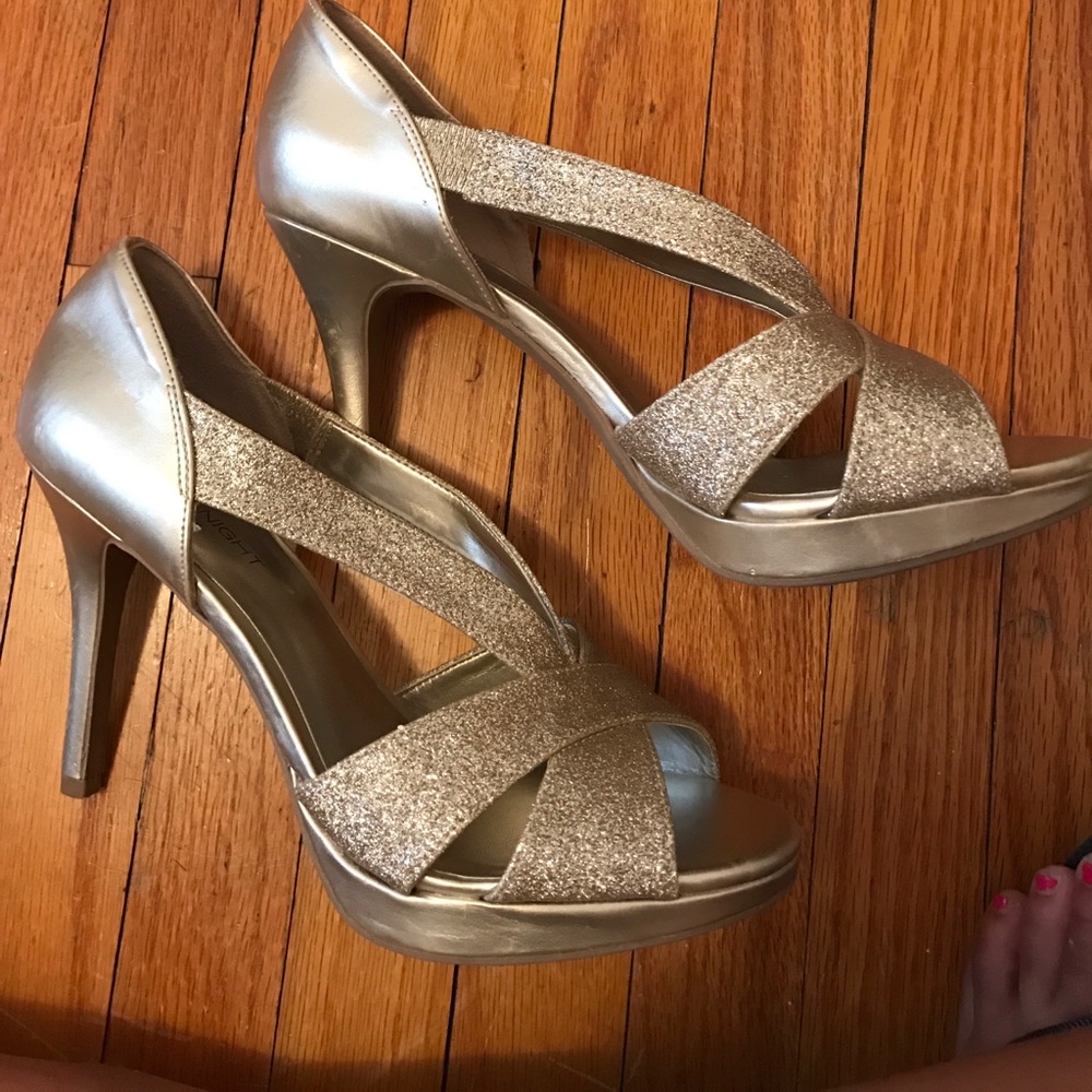 Gold, sparkly heels!