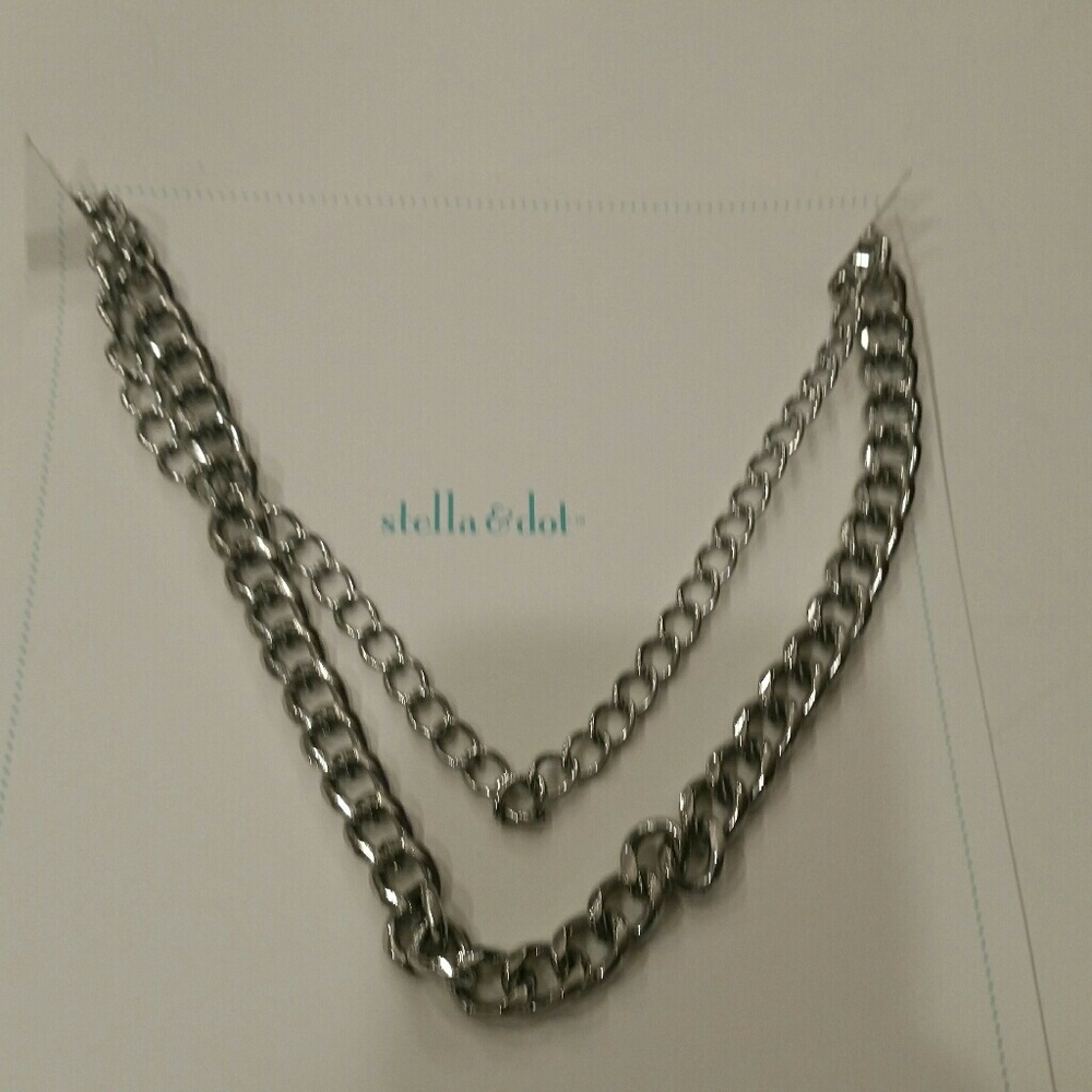 Stunning silver necklace that 'pops'